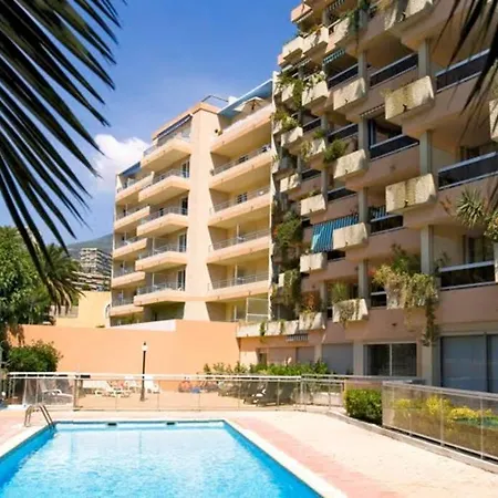 Appartement Dans Avec Piscine A 50m De La