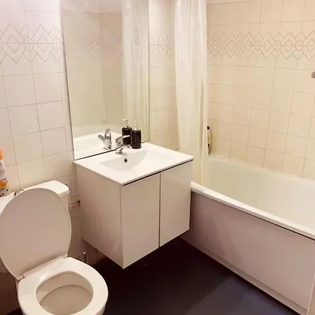 Apartment Dans Avec Piscine A 50m De La