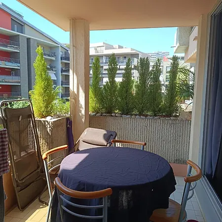 Dans Avec Piscine A 50m De La アパート