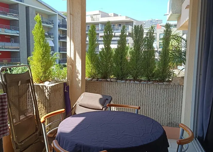 Dans Avec Piscine A 50m De La Apartament